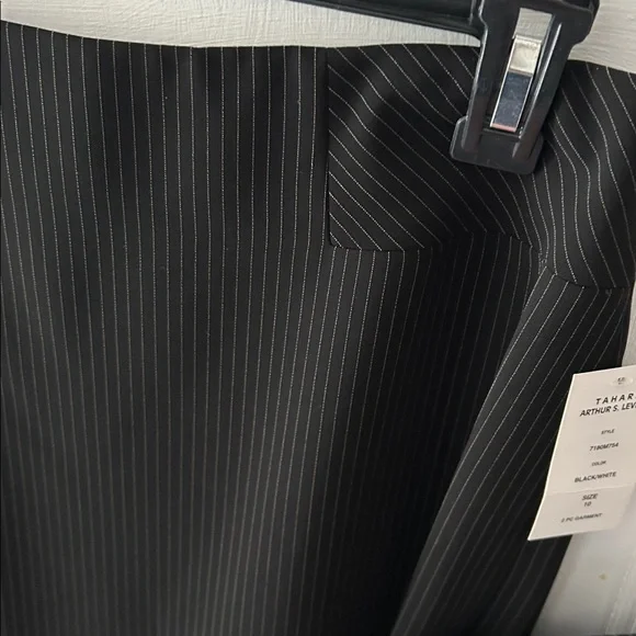 Tahari Black and White Pinstripe Two Piece Suite NEW WITH TAGS, Smoke Free Home - Picture 4 of 12